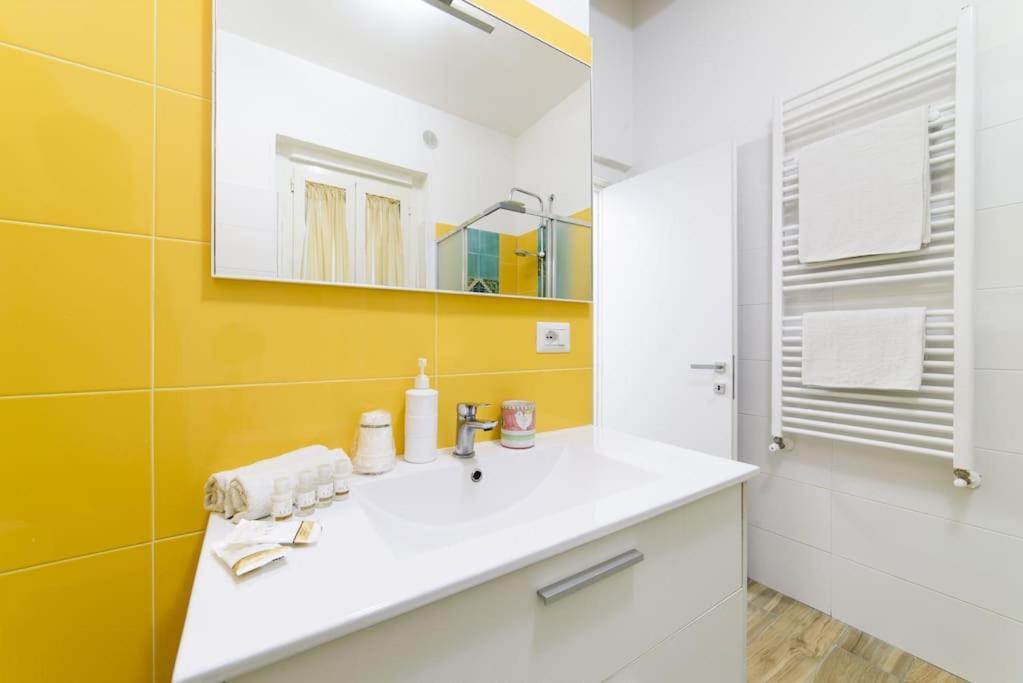 Stazione Treni - Wi-Fi & Netflix Cozy Space Apartment Salerno Exterior foto