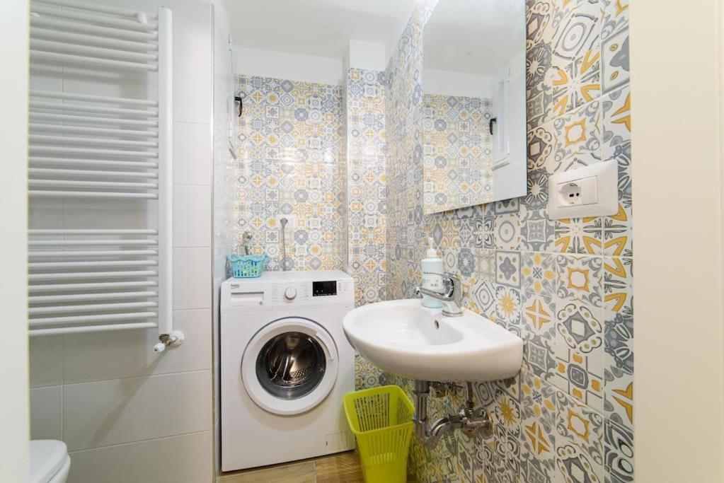 Stazione Treni - Wi-Fi & Netflix Cozy Space Apartment Salerno Exterior foto