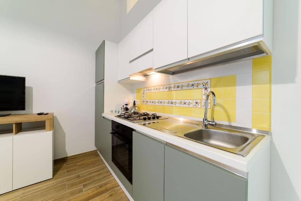Stazione Treni - Wi-Fi & Netflix Cozy Space Apartment Salerno Exterior foto